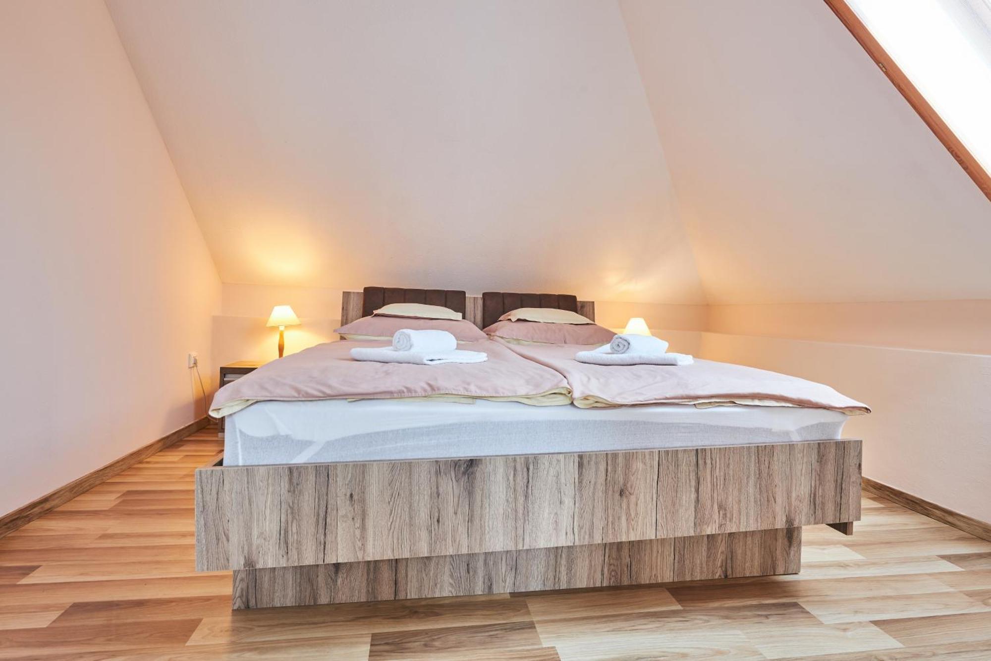 Ada Apartmanhaz Hajdúszoboszló Zewnętrze zdjęcie
