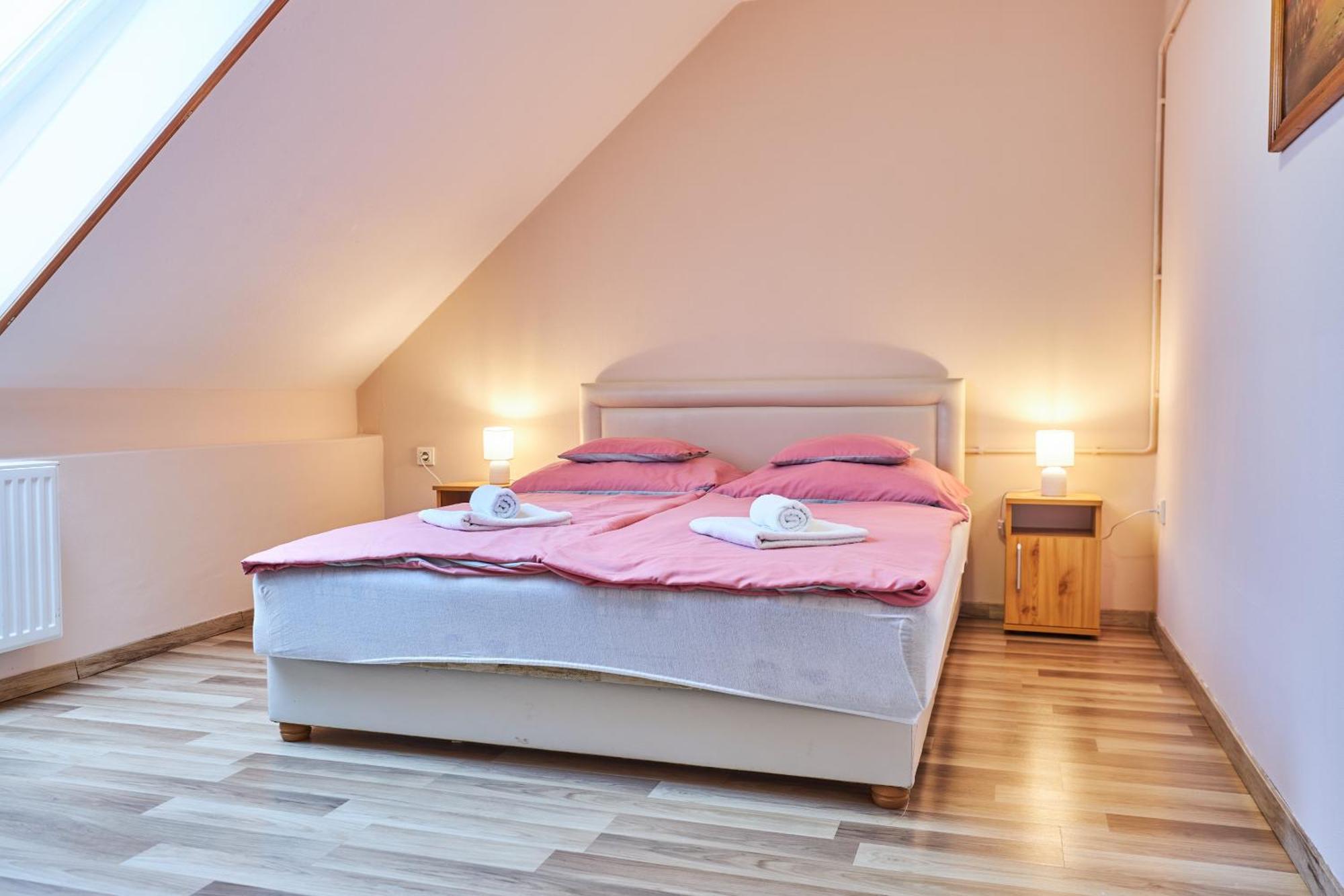 Ada Apartmanhaz Hajdúszoboszló Zewnętrze zdjęcie